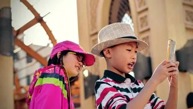 Children - phone Tim Gouw