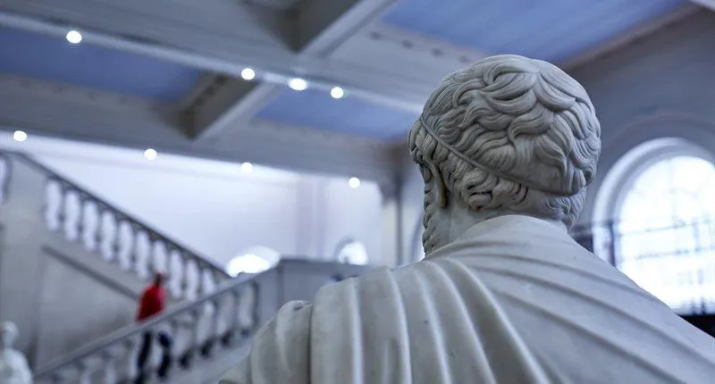 statue-cropped-800x430